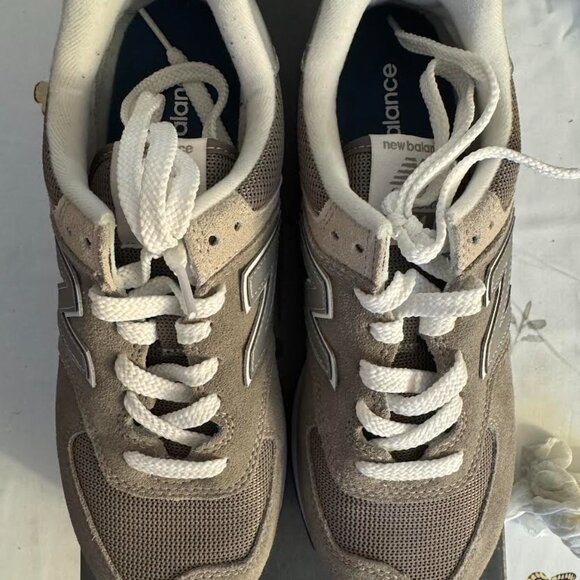 New Balance Classics 574 Core Men's Shoes Grey/White : 8 D-Medium, Suede/Textile - Picture 4 of 8